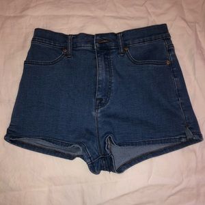 URBAN OUTFITTERS Jean shorts